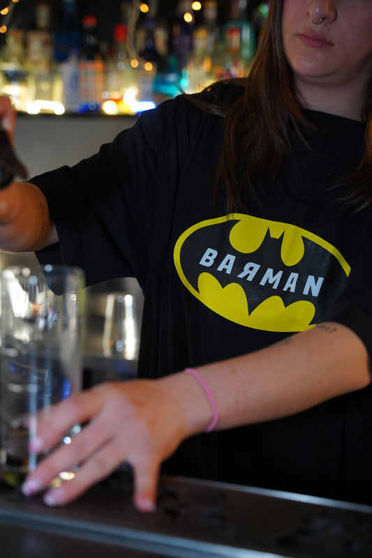 KOKOBO T-SHIRT "BARMAN" - Oversized Nera Logo Batman Parodia Bartender 16°