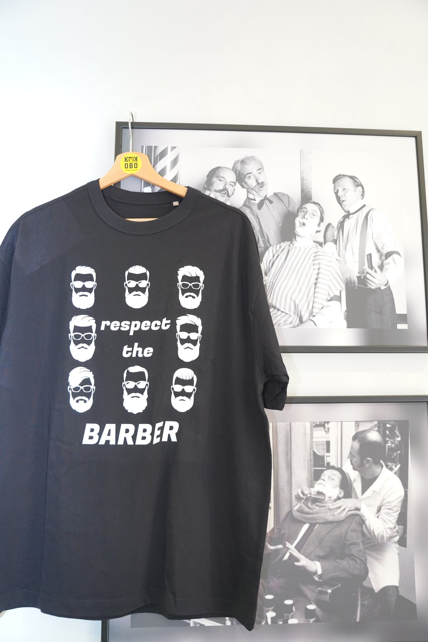 KOKOBO T-Shirt "Respect the Barber" - Oversized Nera Barbershop Culture 25°