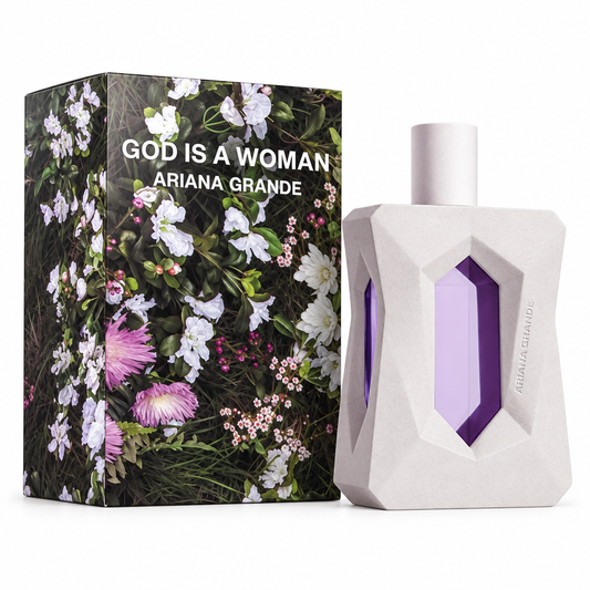 Confezione floreale e flacone con supporto chiaro Ariana Grande God Is A Woman su sfondo bianco
