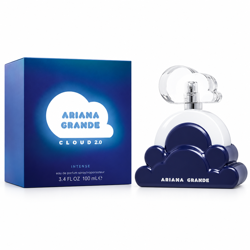 Scatola blu e flacone bianco sulla base a nuvola blu Ariana Grande Cloud 2.0 Intense 100 ml su sfondo bianco