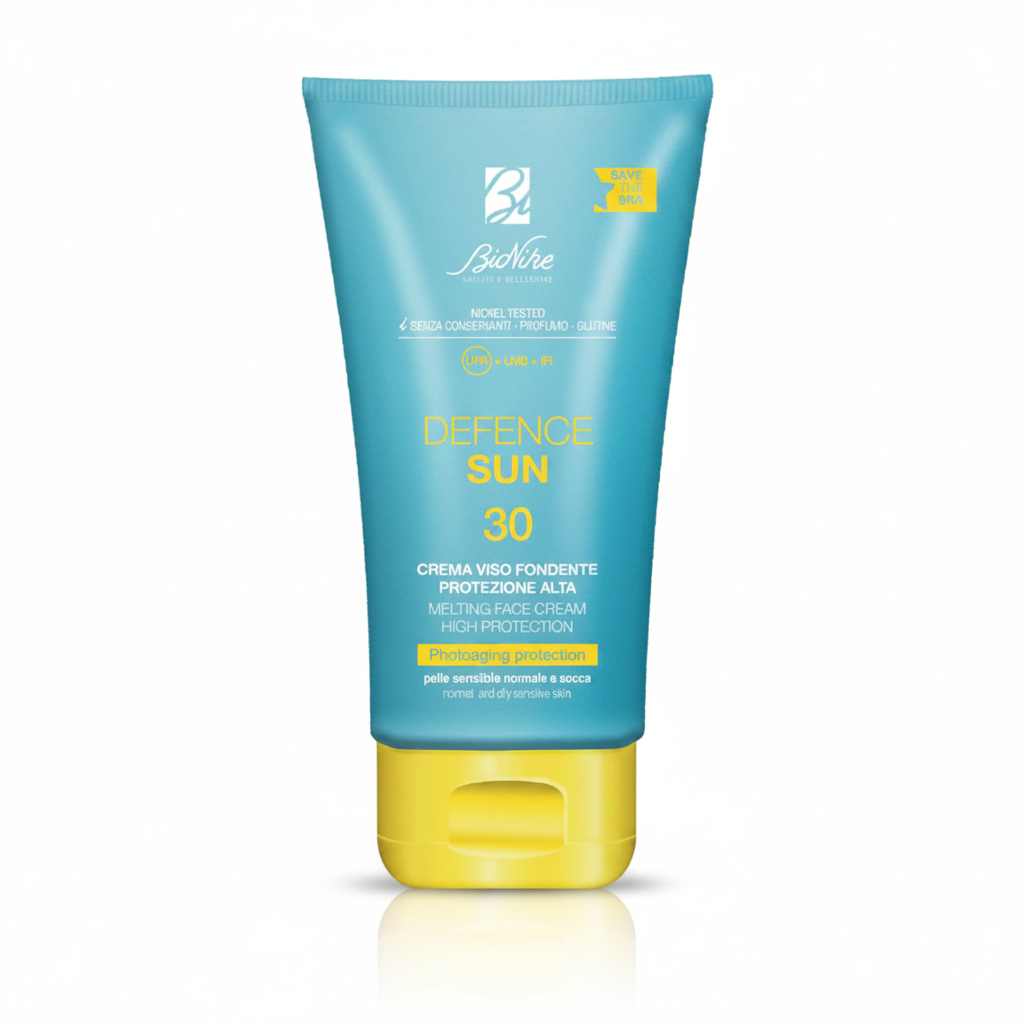 BioNike Defence Sun SPF 30 Crema Viso Fondente su sfondo bianco
