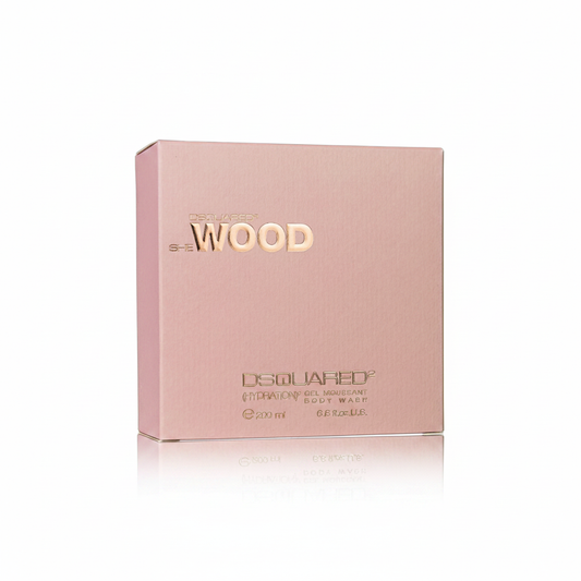 Dsquared2 She Wood Hydration Body Wash 200ml su sfondo bianco